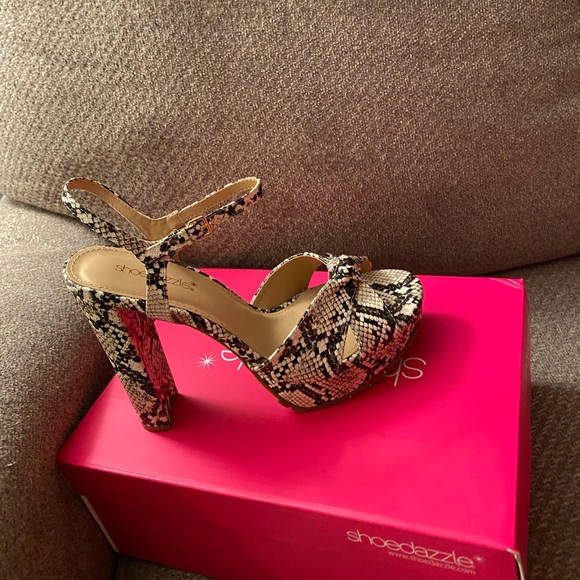 NWT Snakeskin platform heels - Picture 2 of 4